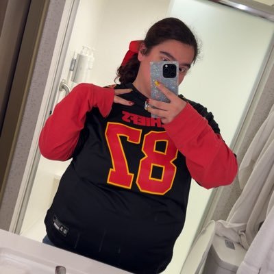 ShowgirlTrack6's profile picture. Swiftie since 2012 || 💚💛💜❤️🩵🖤🩷🩶🤎💙🤍🧡 || Ruin The Friendships #1 Fan || backup/Media @TSMedia1387 || GACK x1