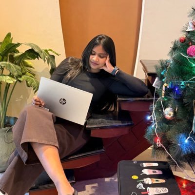 SRKTweetDiary's profile picture. Living life between trips, tunes & a whole lot of Shah Rukh Khan.