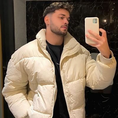 CakeZena9935's profile picture. Born to support, forced to work ⚽️