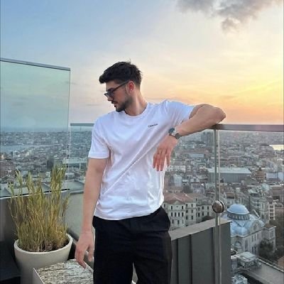 Chloe152403826's profile picture. Catch flights, not feelings ✈️