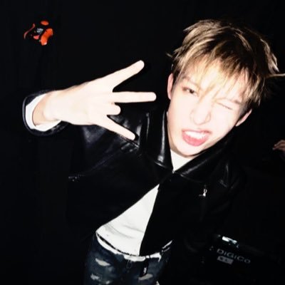 _zakyzak's profile picture. 미친 짓 보장. 돌아왔어. “color outside the lines” 🖤🩹 @cortis_bighit (I’M COER)