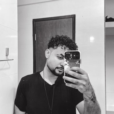 tulio_jao's profile picture. 22 anos | Brasileiro | Músico frustrado | Software Engineer | Em busca de uma franjudinha