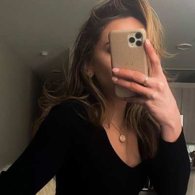 EverlyRoseeee's profile picture. I enjoy traveling, music, photography, and food. I like chatting about everyday life and hobbies, and I'm always happy to meet new people.