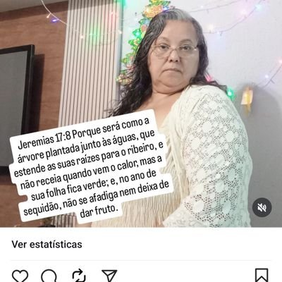 ana713680's profile picture. “— E o que a gente vira quando vai embora de alguém?
E o Senhor respondeu:
— Uns viram pó. Outros caem igual estrela do céu. Outros  só viram a esquina… 
E têm
