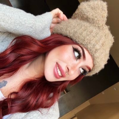 sweatshirtmom's profile picture. ✩ ♥