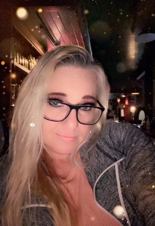 LauraLeighsza's profile picture. 