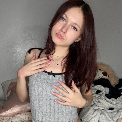 Alice_Holl34t's profile picture. single & tired