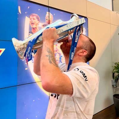 Distriktsleder's profile picture. Relativt glad i @vikingfotball. Også glad i @acdc, @mnwild, @StavangerOilers og @WillieNelson. Liker krabbefiske. Bruker noen timer på CM 01/02