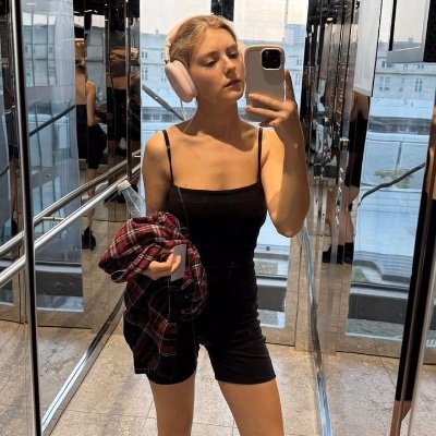 Mary10531666369's profile picture. 