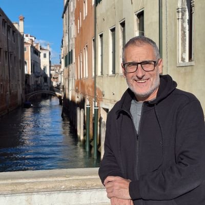 rayude68's profile picture. Docente. Militante.
Libros, música, ideas, solidaridad.