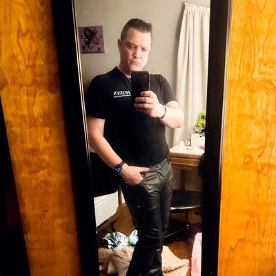 fog2525100's profile picture. Singer, Guitarist