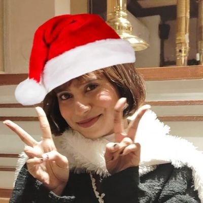 DeeJaj0's profile picture. Economics+Psychology+Fashion
                                                                             she/her | 20