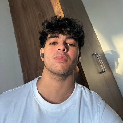 manavvrma17's profile picture. Building stuff on the internet