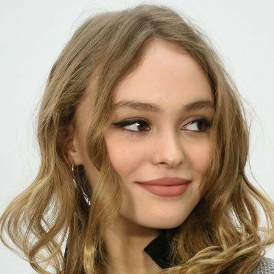 Suzanne__01's profile picture. Paid promotion is available 🙂