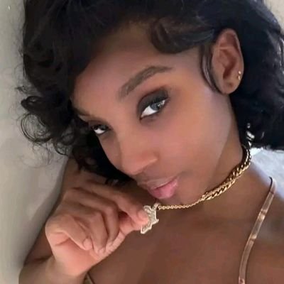 Bhadiekelly4454's profile picture. Yoo fam.
Kelly 🍫🍫🍫