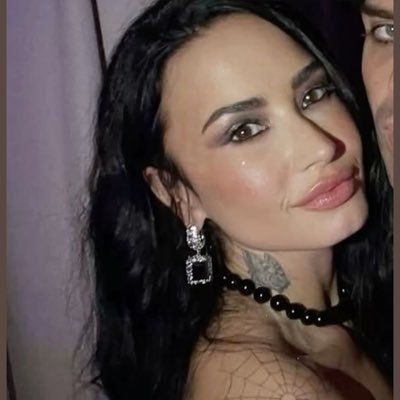 harrehome's profile picture. 𝘱𝘶𝘵 𝘢 𝘱𝘳𝘪𝘤𝘦 𝘰𝘯 𝘦𝘮𝘰𝘵𝘪𝘰𝘯, 𝘪’𝘮 𝘭𝘰𝘰𝘬𝘪𝘯𝘨 𝘧𝘰𝘳 𝘴𝘰𝘮𝘦𝘵𝘩𝘪𝘯𝘨 𝘵𝘰 𝘣𝘶𝘺