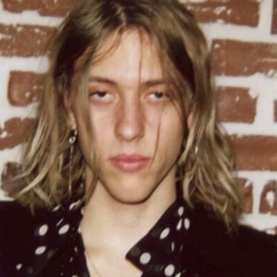 puzzleskiss's profile picture. mlm 🍯 editor / writer 𖦹 vvtwt ✮ sttwt 𖦹 korntwt ✮ VV & koЯn 𖦹 slaters defender ✮ multif 🔆