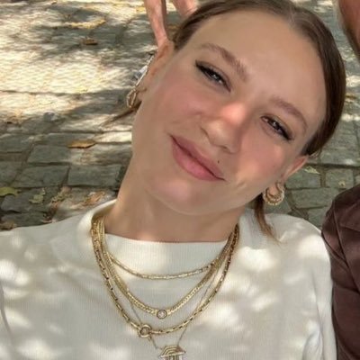 mpbrza's profile picture. mientras uno está vivo, uno debe amar lo más que pueda.