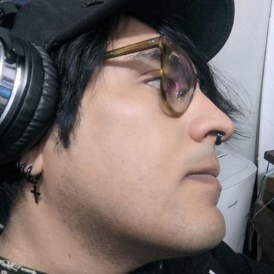 Danilux's profile picture. Antifascista, trying to be plant based, carpintero wanna be, programador amateur y diseñador gráfico (UI)  ✪≡