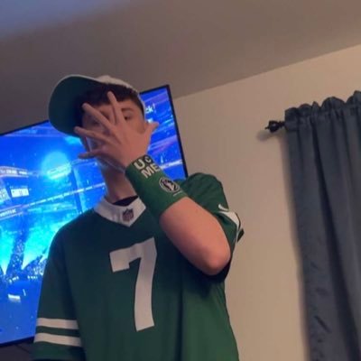 nickiswashed's profile picture. 