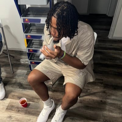 2devvvious's profile picture. (21) Just here to look at pretty stuff 🙂‍↕️ NOT A CONTENT CREATOR!!! I just post for fun 🙂‍↕️