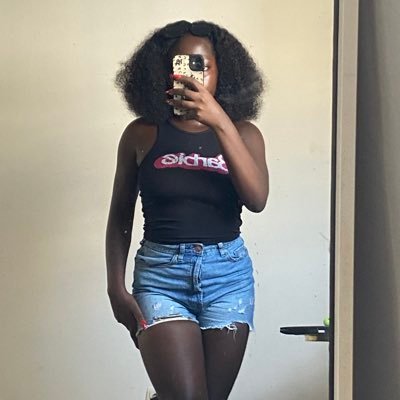 theesunflowr's profile picture. angel•feminist•writer•insane | c’est la vie ✨