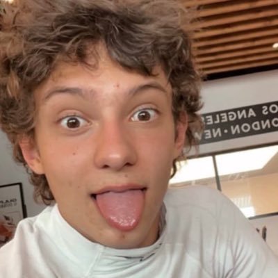 lilkiwiiz's profile picture. 