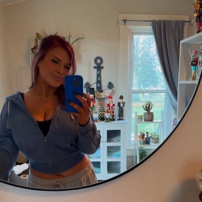 kt083090's profile picture. just here for the @lions