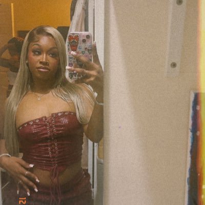 _teedenise's profile picture. LongLivePe$o 🕊️