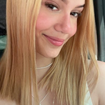 anaavvz's profile picture. 