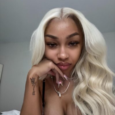 miuxdivine's profile picture. 