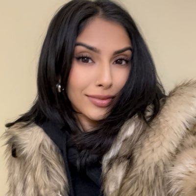 pmona_'s profile picture. 