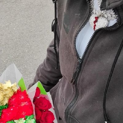 Here13Kb's profile picture. just here to make money and live life😎