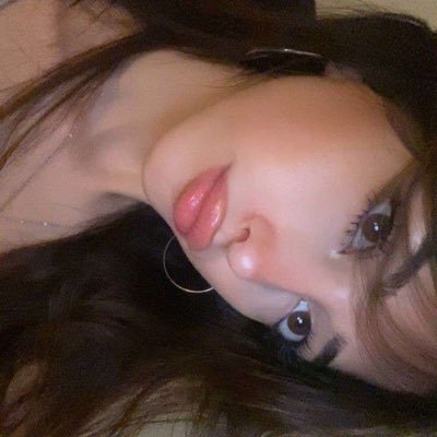 roya000000000's profile picture. 𝑪𝒉𝒐𝒐𝒔𝒊𝒏𝒈 𝒈𝒓𝒐𝒘𝒕𝒉 𝒐𝒗𝒆𝒓 𝒏𝒐𝒊𝒔𝒆 ✧