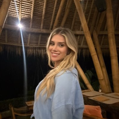 Juliet_zxc88's profile picture. Cheers in our little world!