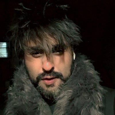 Youreabitweird's profile picture. Life is Funny.