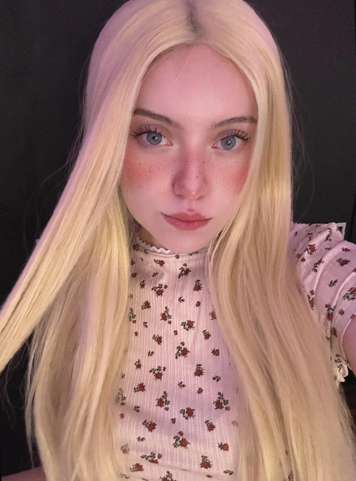 bcsekar's profile picture. 18yo cloud tickler & snack negotiator, stealing minutes from clocks, dm if u want to co-conspire