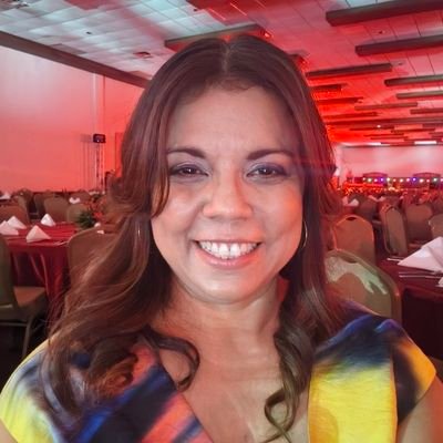 EfeLoya's profile picture. I'm a lot of things I wanted to be two years ago. Directora general mundial de mi misma. Mamá del Gatuno Milenario. Me gusta hacer ejercicio 🤩