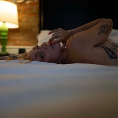 lovebynatashaa's profile picture. Student by day, professional lover by night✨