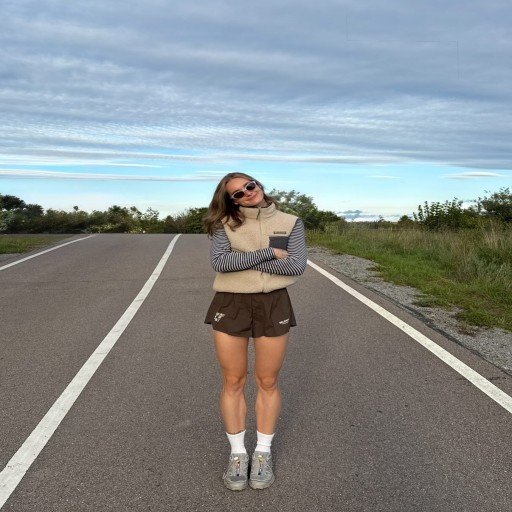 awnelea19202's profile picture. "Ready for a cocktail? Or better yet, let’s make it a double 😉🍸 #SassyAndSingle #PartyVibes"