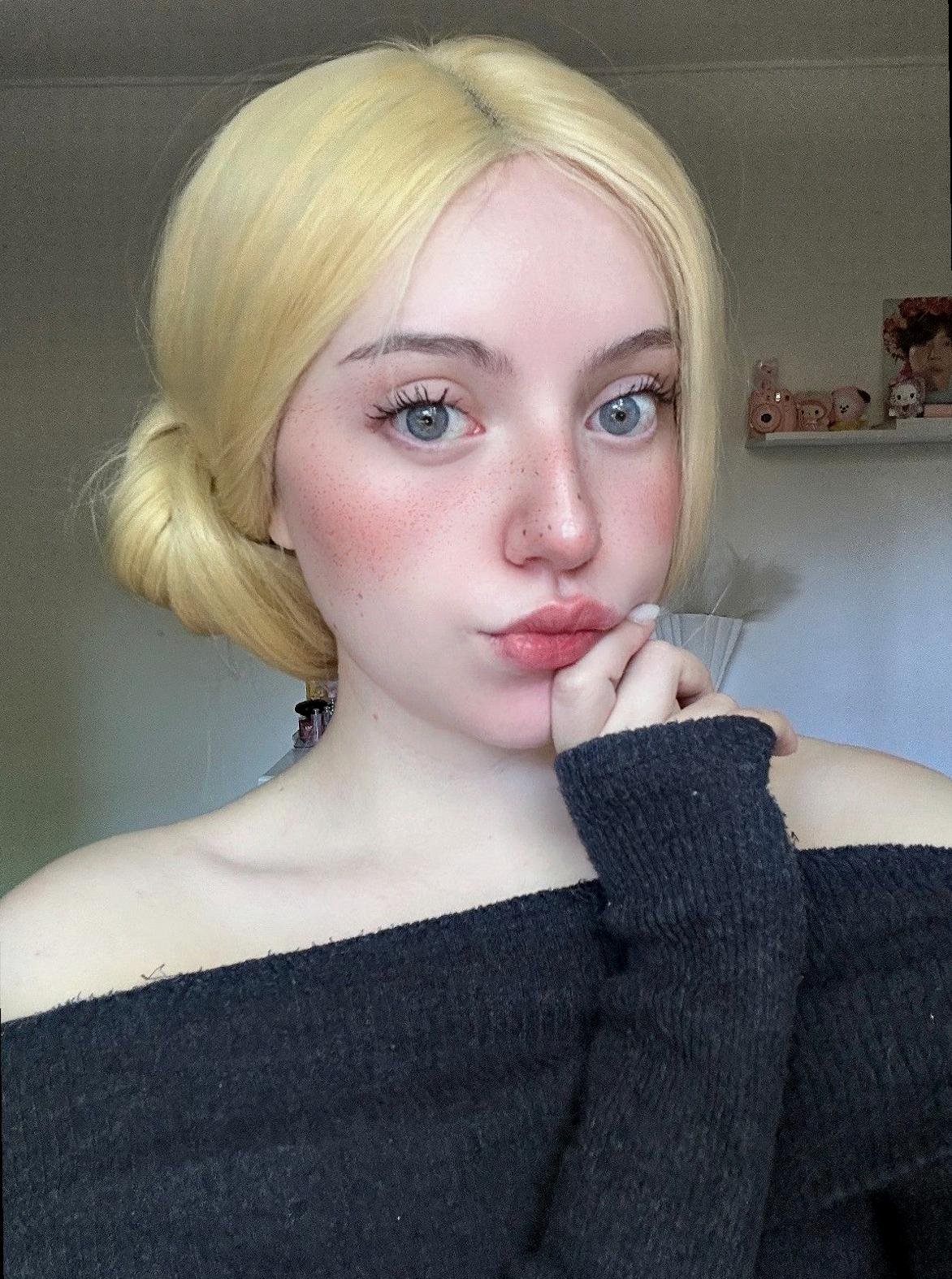 Devonshires_CN's profile picture. 18 & teaching clouds to twerk ヽ(•‿•)ﾉ stole my shadow for snacks ✧･ﾟ: *✧･ﾟ:*