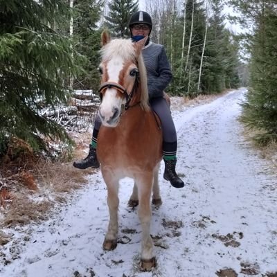 tinadanielaf's profile picture. to see the world in a grain of sand, and a heaven in a wild flower 🥀

#fuckcancer