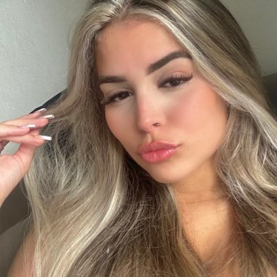 vyttoriasabino's profile picture. @flamengo • insta: Vyttoriasabino 🤍✨ • Melissa 💖