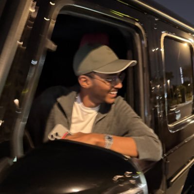 parik36's profile picture. using TypeScript at https://t.co/am56xQUPao. a dozen failures and one exit.