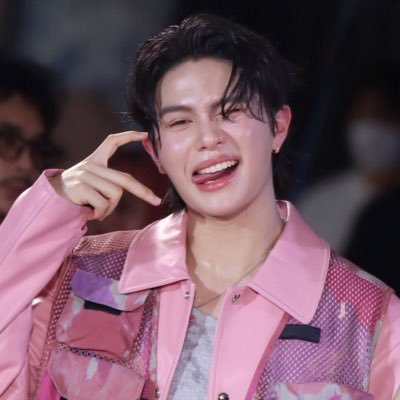 praninlovex's profile picture. she/her // 25 // multi-fandom