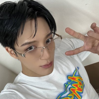 ilikejenosomuch's profile picture. let's all get more gayer now!!!!!!!!!!