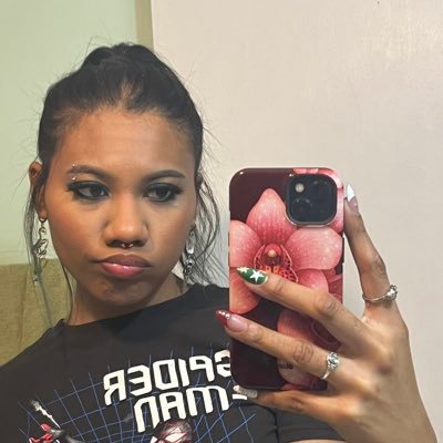 zowiesyvs's profile picture. ◯ ࡛ ۫ 🦷 ࿐ ׄ ̥ ︵͜⏜͜︵ street rat ◯ ࡛ ۫ 🦷 ࿐ ׄ ̥ ︵͜⏜͜︵ also menthol princess