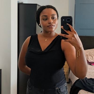 joelyn_n's profile picture. You're taking my tweets too seriously? 
Tsk Tsk.