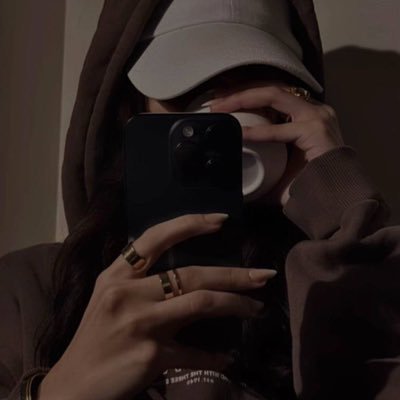 _AVI3's profile picture. إنسانه ضايعه بمشاعرها ونفسها