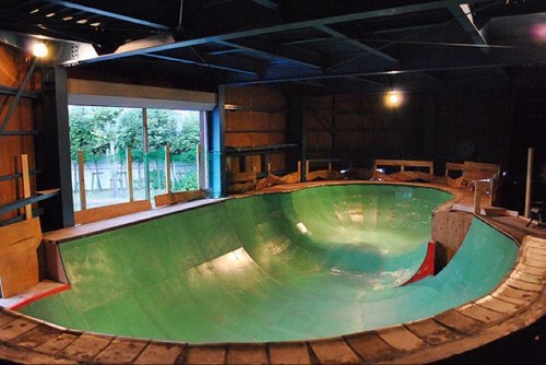 FUZENNASKATES's profile picture. fuzenna skates 
small flat store